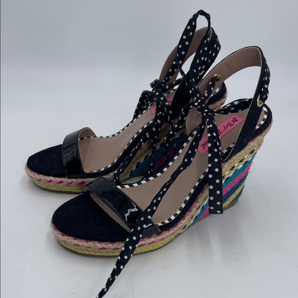 Betsey Johnson
Colvin Tie-Up Wedge Sandals